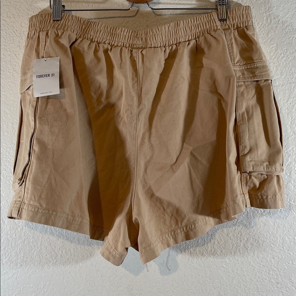 FOREVER 21 Cargo Pull On Shorts Oatmeal With Side Zipper Pockets Size 2X NEW - Picture 3 of 8